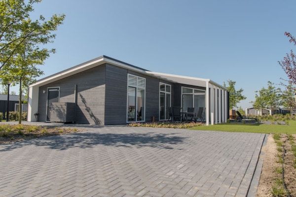 Water Resort Oosterschelde 68 in Wemeldinge - Foto 1 van 40