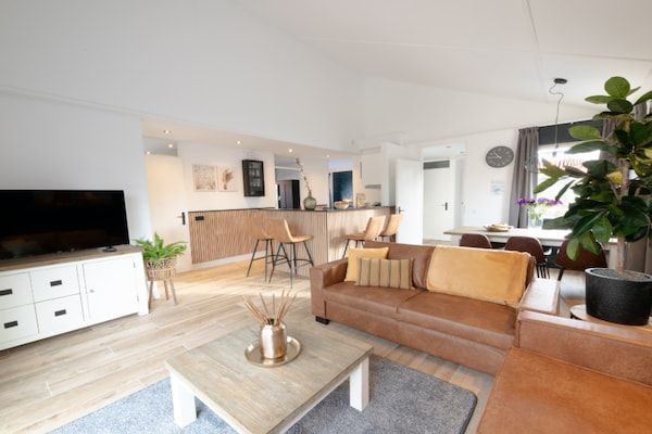 Woonkamer - Vakantiehuis in Zevenhuizen met Sauna in Zevenhuizen (2)