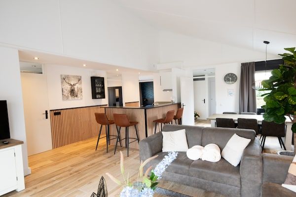 Woonkamer - Vakantiehuis in Zevenhuizen met Sauna in Zevenhuizen (2)
