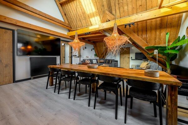 Eetkamer - Prachtige groeps loft met sauna nabij strand zee in Julianadorp (2)