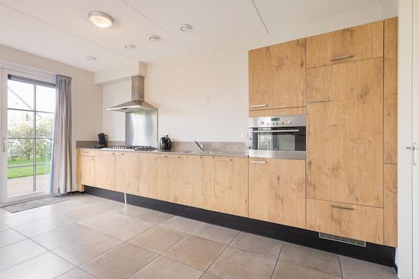 Keuken - Vakantiehuis in Zeeland bij Noordzeestrand in Nieuwvliet (5)