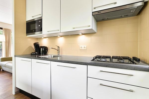 Keuken - Bosbungalow in Putten in Putten (5)
