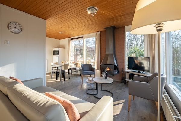 Woonkamer - Bungalow in Putten bij Veluwebos in Putten (4)