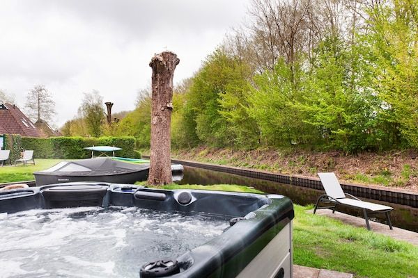 Fisker Wellness de Luxe VIP met sloep en buitenspa / 6 pers in Earnewald - Foto 1 van 33