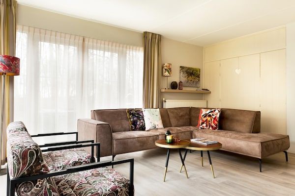 Woonkamer - Net huis  in Earnewâld met buitenspa en sauna in Earnewald (5)