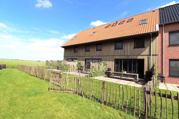 Buitenkant - Luxe villa aan het water in Leons (1)