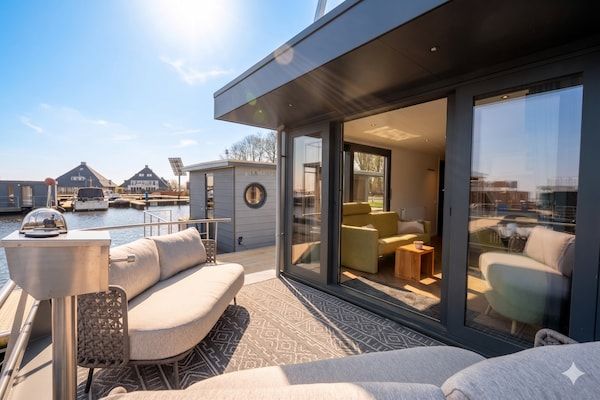 Terras - Woonboot in Offingawier met Uitzicht op Zee in Offingawier (4)