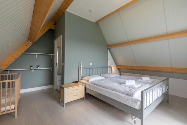 Slaapkamer - Vakantiehuis in Renesse bij Strand in Renesse (3)