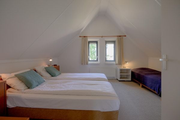 Slaapkamer - Bungalow in Sondel bij Slotermeer in Sondel (3)