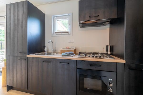 Keuken - Prachtige lodge bij Veluwe Bos Hattemerbroek in Hattemerbroek (3)