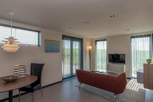 Woonkamer - Uitje met bubbelbad in Oudeschild (5)