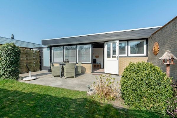 Terras - Bungalow bij Sint Maartenszee Strand in Sint Maartenszee (1)