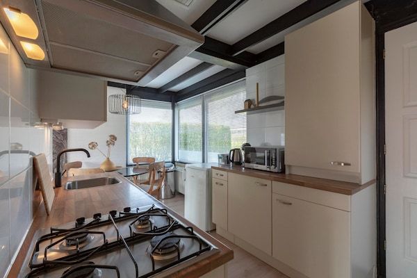 Keuken - Bungalow bij Sint Maartenszee Strand in Sint Maartenszee (3)