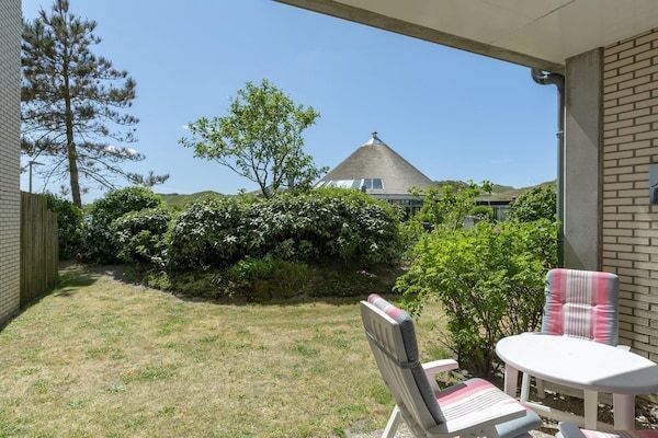 Terras - Strandslag 107 appartement aan het strand in Julianadorp aan Zee (4)