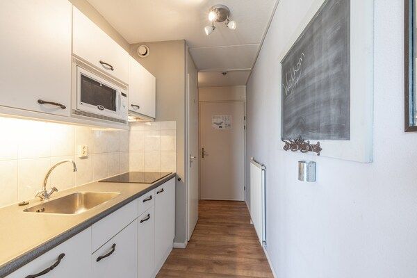 Keuken - Strandslag193 charmant appartement voor 4 personen in Julianadorp aan Zee (5)