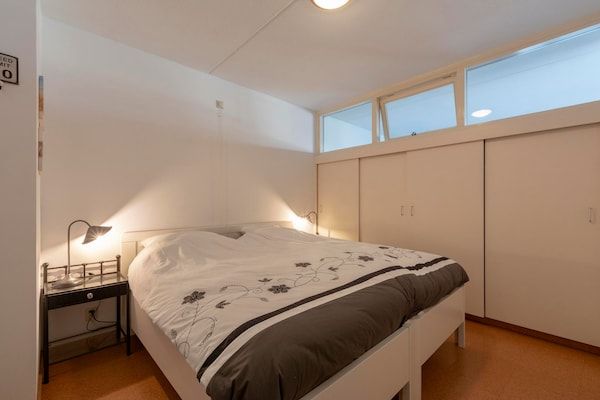 Slaapkamer - Gezellig verblijf nabij de duinen in Julianadorp aan Zee (4)