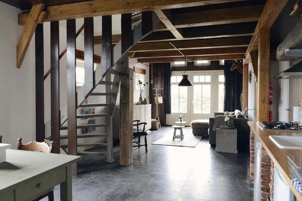 Woonkamer - Ruim appartement met tuin in Callantsoog (4)