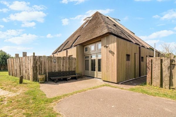 Buitenkant - Ruim appartement met tuin in Callantsoog (1)