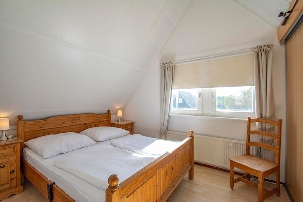 Slaapkamer - Callantsogervaart 3-8 huis vlakbij het strand in Julianadorp aan Zee (3)