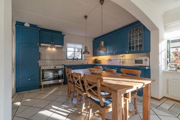 Keuken - De Buitenplaats 7 villa met uitzicht op de duinen in Callantsoog (3)