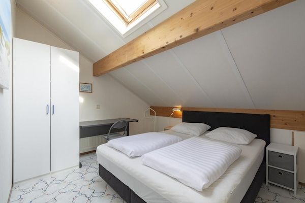 Slaapkamer - Villa in Julianadorp bij Strand in Julianadorp aan Zee (5)