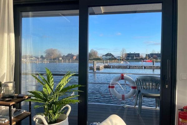 Uitzicht - Woonboot in Lemmer met Havenzicht in Lemmer (2)