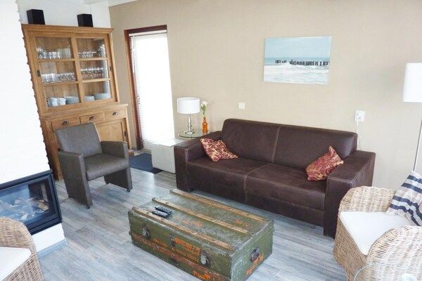 Woonkamer - Zonovergoten vakantiehuis aan zee in Breskens (2)