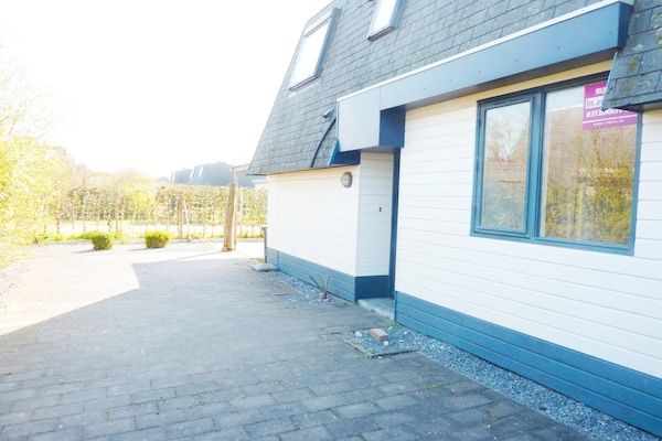 Buitenkant - Zonovergoten vakantiehuis aan zee in Breskens (1)