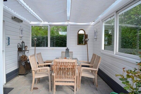 Eetkamer - Zeeuwse woning met open haard in Breskens (5)