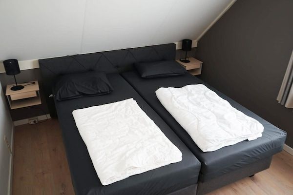 Slaapkamer - Rustige kustbungalow in Breskens (5)