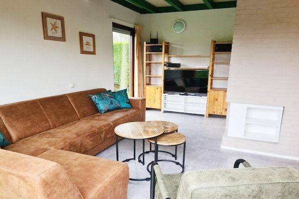 Woonkamer - Huis in Breskens bij stranden in Breskens (2)