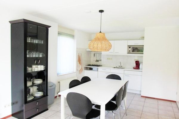 Eetkamer - Huis in Breskens bij Zeeuwse kust in Breskens (3)
