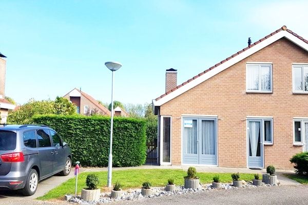 Buitenkant - Huis in Breskens bij Strand en Vuurtoren in Breskens (1)