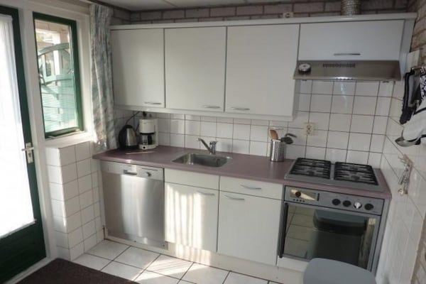 Keuken - Vakantiehuis Breskens bij Strand & Vuurtoren in Breskens (4)