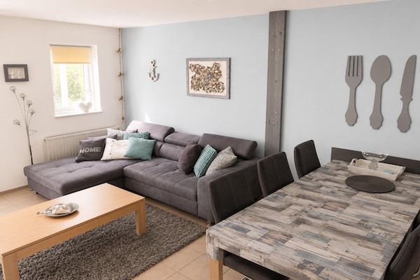 Woonkamer - Bungalow in Breskens bij het Strand in Breskens (2)