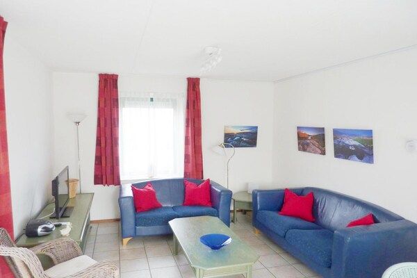 Woonkamer - Vakantiehuis Breskens bij stranden in Breskens (2)