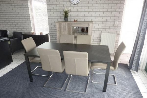Eetkamer - Vakantiehuis in Schoneveld met Tuin in Breskens (3)