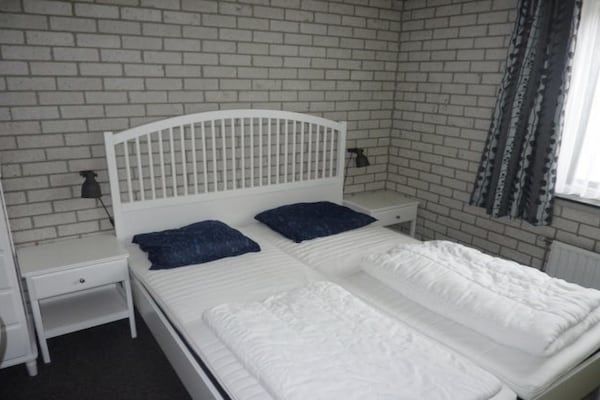 Slaapkamer - Vakantiehuis in Schoneveld met Tuin in Breskens (5)