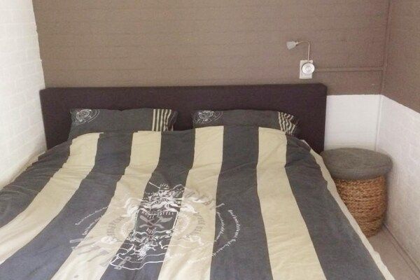 Slaapkamer - Duinrooswoning met terras in Breskens (4)
