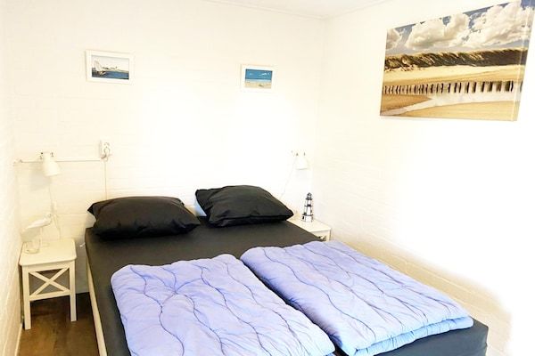 Slaapkamer - Licht vakantiehuis vlakbij het strand in Breskens (4)
