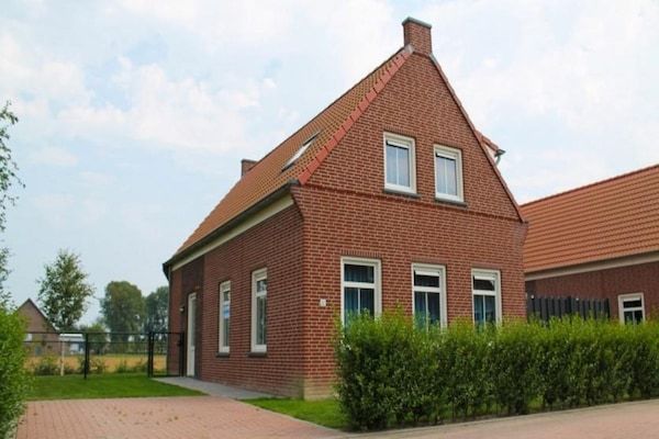 Buitenkant - Luxe woning in Zeeland met infraroodsauna in Breskens (1)