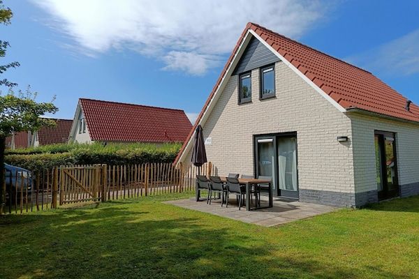 Schoneveld 124 Zeemeeuw Breskens in Breskens - Foto 1 van 40