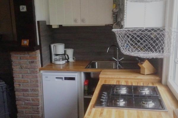 Buitenkant - Dijkhuis bij Breskens met tuin aan beek in Hoofdplaat (4)