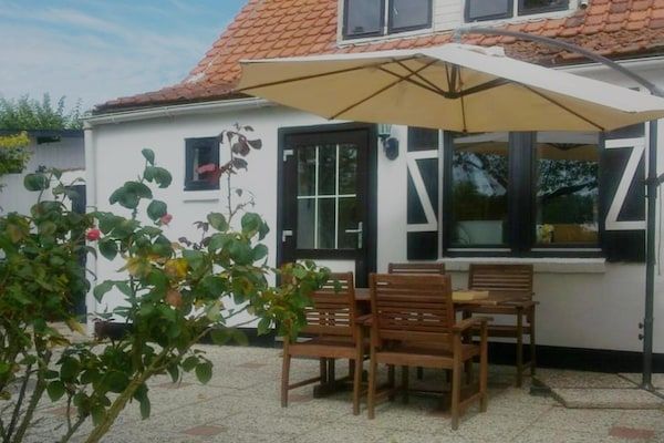 Terras - Dijkhuis bij Breskens met tuin aan beek in Hoofdplaat (5)