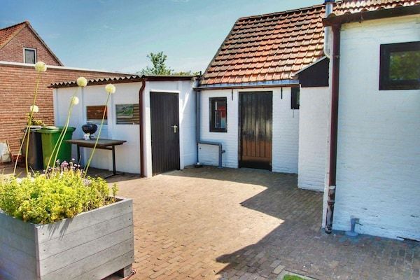 Buitenkant - Huisdiervriendelijke vakantie in Zeeland in Schoondijke (5)