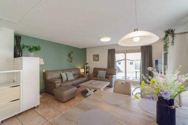 Villapark De Oesterbaai 10 in Wemeldinge - Foto 2 van 37