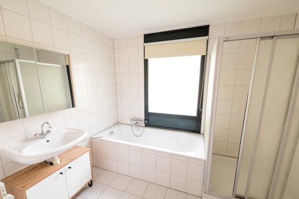 Badkamer - Vakantiehuis in Zevenhuizen bij Delft in Zevenhuizen (5)