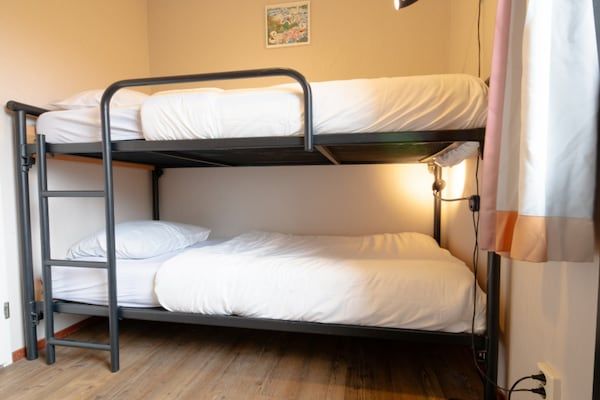 Slaapkamer - Vakantiehuis in Zevenhuizen bij Delft in Zevenhuizen (4)
