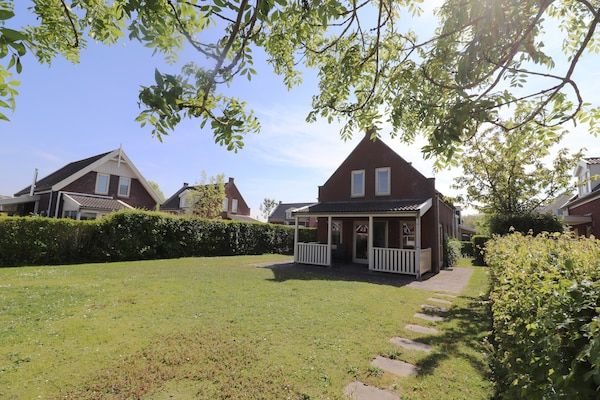 Buitenkant - Bungalow aan het water bij Rotterdam in Simonshaven (1)