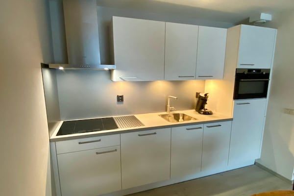 Keuken - Idyllische kustbasis met tuin in Callantsoog (5)